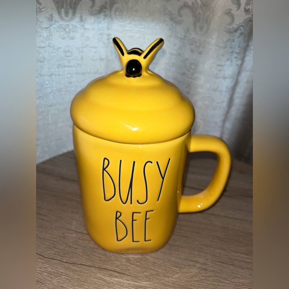 NEW RAE DUNN YELLOW BUSY BEE MUG CUP WITH BEE LID ARTISAN COLLECTION BY MAGENTA